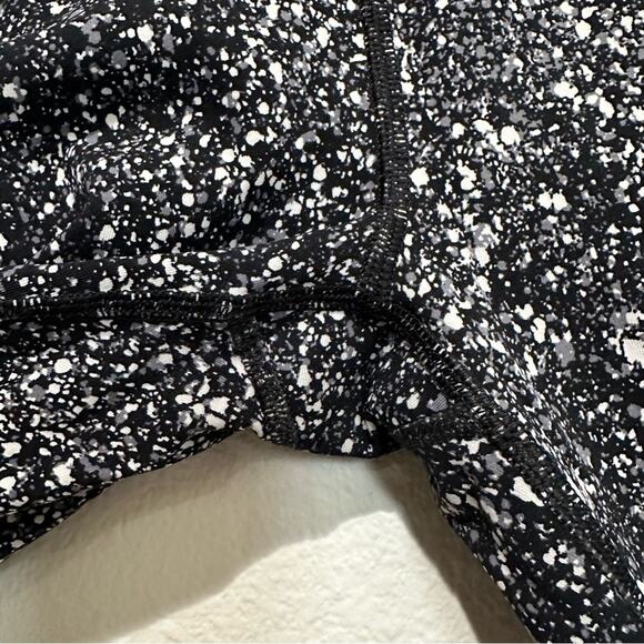Lululemon Leggings Outrun 17" Crop Mesh Splatter White/Black SZ 4 - Picture 5 of 8